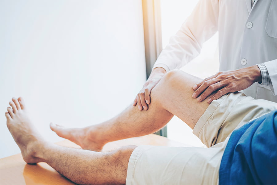 Surgical vs. Non-Surgical Knee Treatment: Pros and Cons